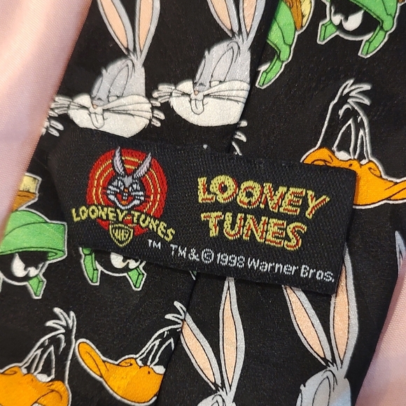 Official Looney Tunes Silk Tie with Bugs Bunny Daffy Duck Martian - Picture 4 of 6
